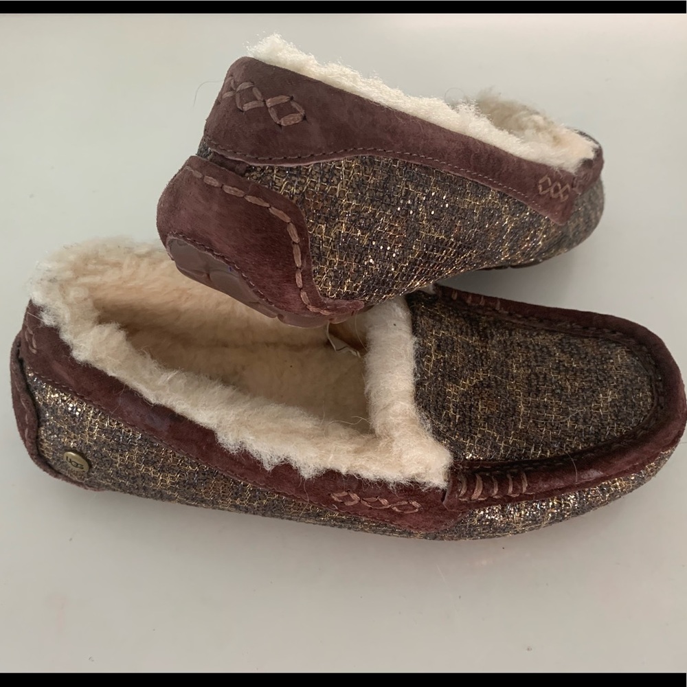 Size 5 ugg slippers